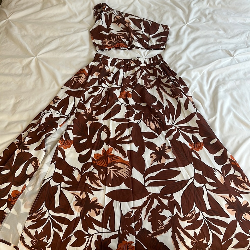 Long skirt and one shoulder top set